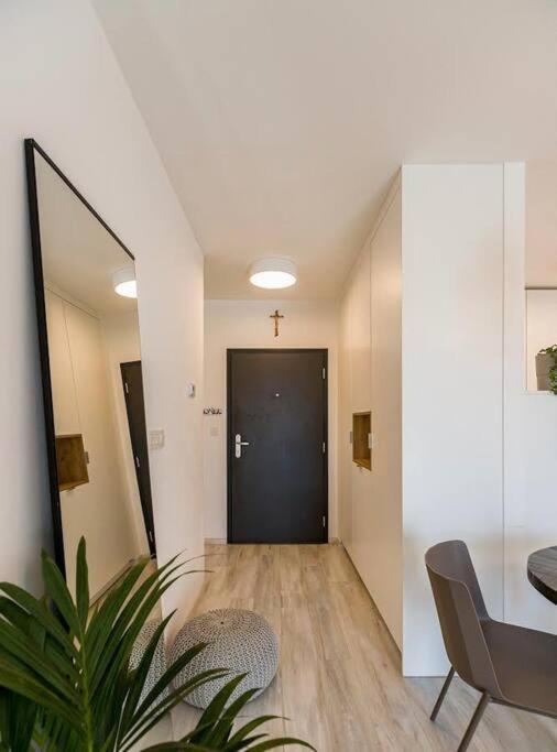 Urban Apartment With Possibility Of Parking Братислава Экстерьер фото